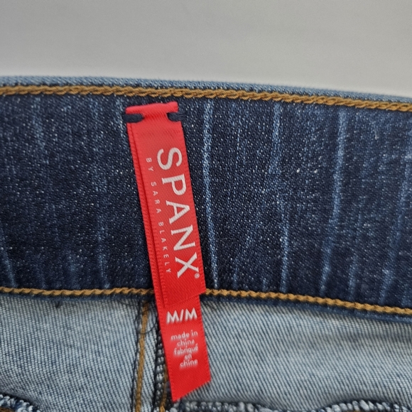 Spanx Distressed Ankle Skinny Jeans Size Medium Dark Wash Pull-On Raw Hem - Picture 5 of 8